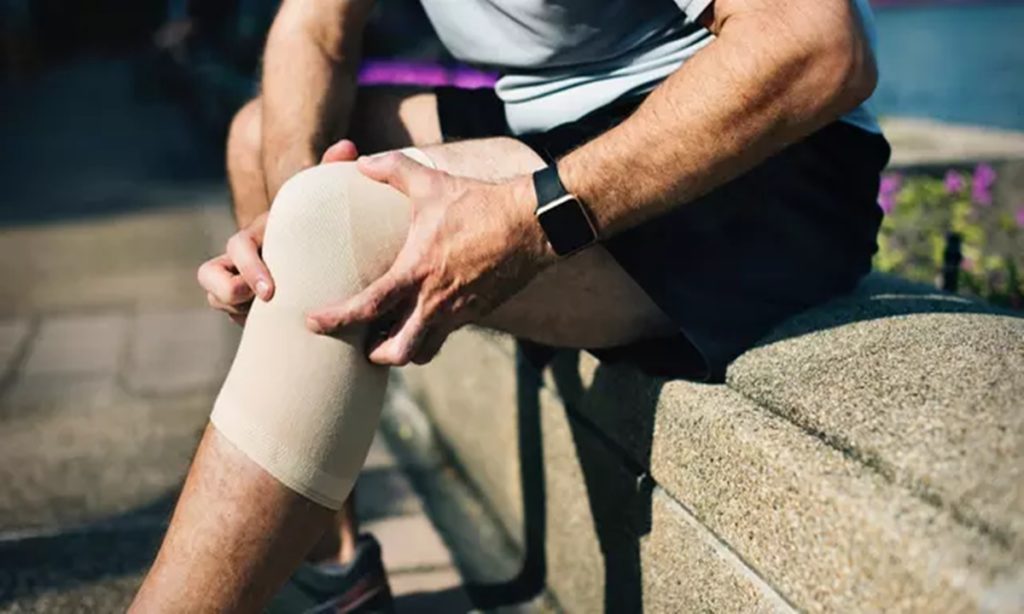 Penyebab Lutut Membengkak, Bukan Cuma Asam Urat