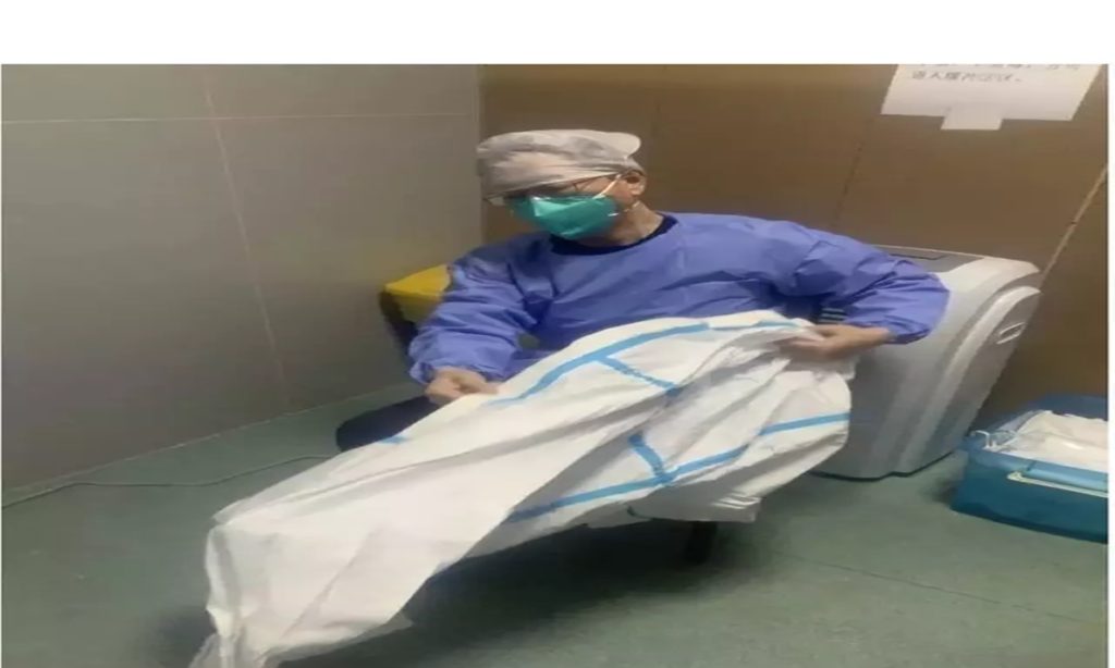 4 Perjuangan Dokter dan Perawat di Wuhan Rawat Pasien Virus Corona, Mengharukan