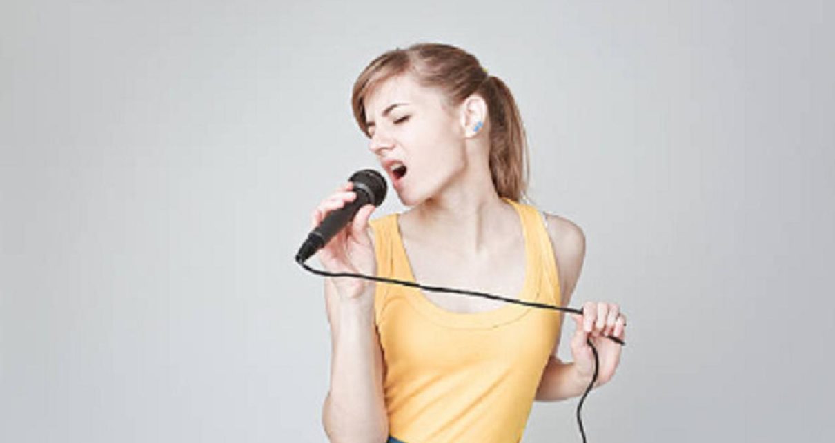 Kebanyakan Teriak Saat Karaoke Dapat Menyebabkan Paru-Paru Kolaps