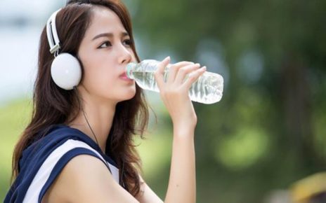 minum air putih bagus untuk detoks