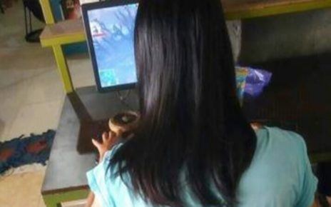 Sosok Rambut Panjang di Warnet Ini Membuat Terkejut Netizen