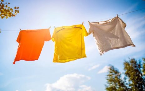 7 Cara Mencuci Baju yang Benar Agar Tidak Luntur dan Pudar