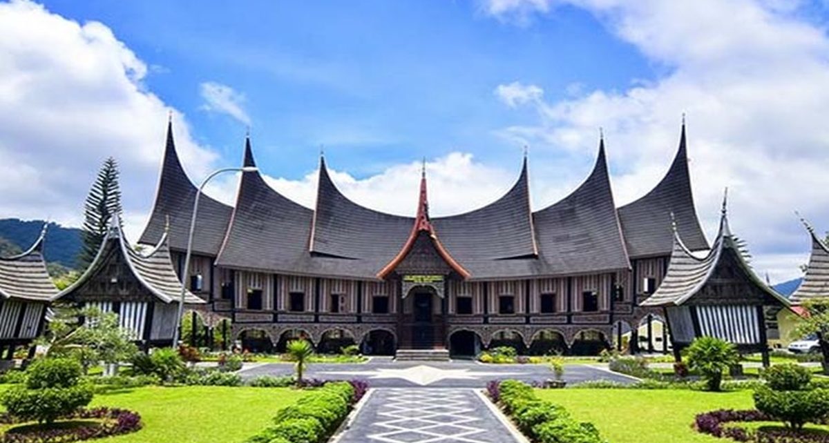 6 Tempat Wisata di Kota Padang yang Wajib Dikunjungi, Alam hingga Museum