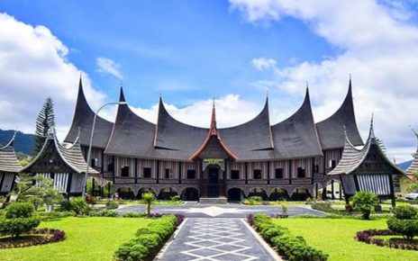 6 Tempat Wisata di Kota Padang yang Wajib Dikunjungi, Alam hingga Museum