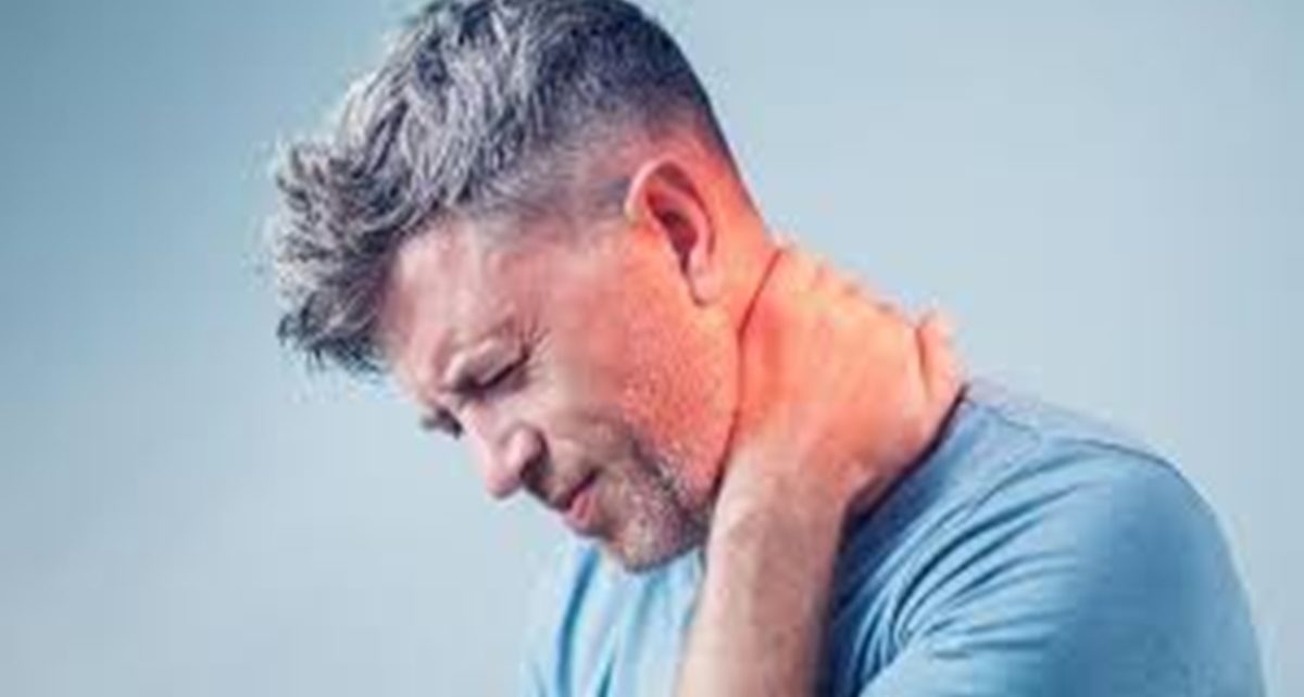 8 Penyebab Leher Kaku dan Cara Mengatasinya