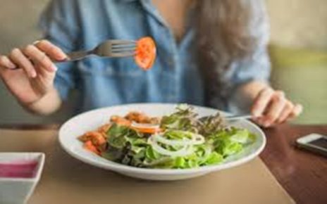 5 Tips Tak Makan Berlebihan Saat Lapar, Kenali Dampak Buruknya