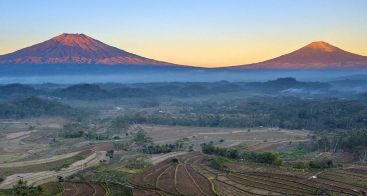 5 Pasang Gunung Indonesia Ini Mirip dan Berdekatan