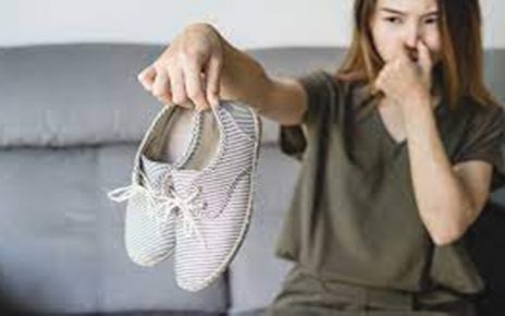 15 Cara Menghilangkan Bau Sepatu dalam Semalam, Mudah dan Efektif Banget
