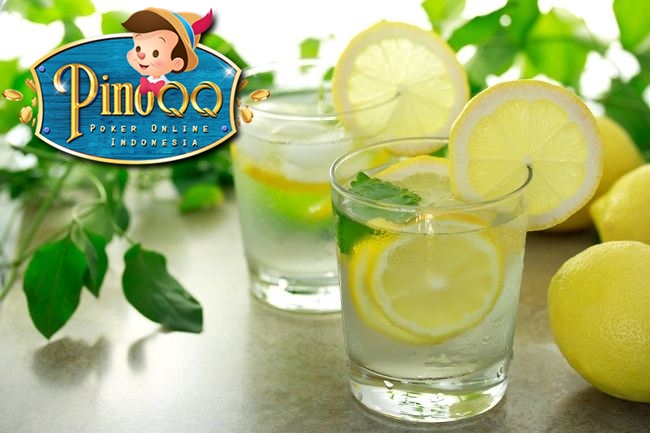 6 Manfaat Air Lemon Hangat di Pagi Hari