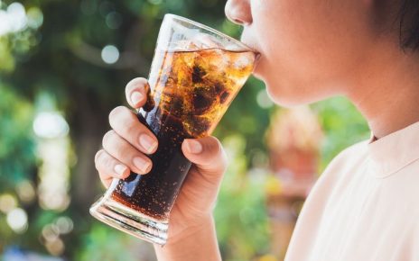 Soda Diet Tidak Lebih Sehat daripada Soda Biasa