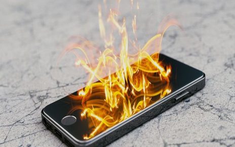 3 Bahaya Menggunakan Handphone saat Dicas