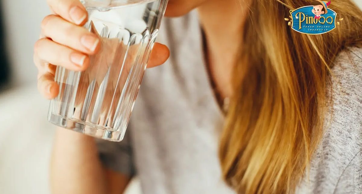 5 Manfaat Kesehatan yang Didapat Jika Cukup Minum Air Putih Tiap Hari